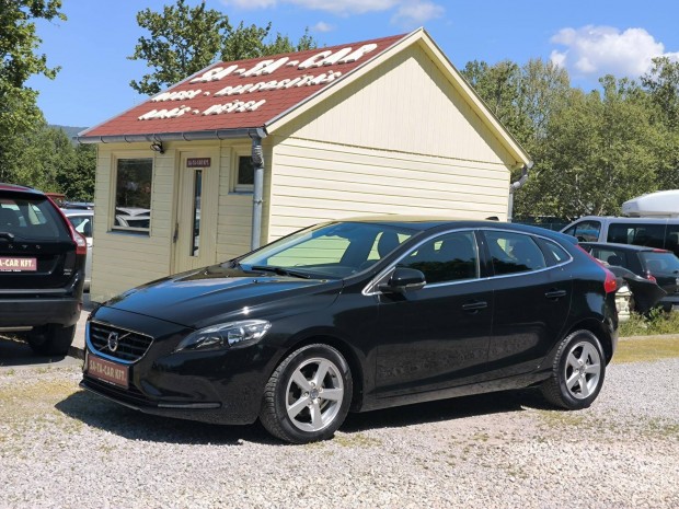 Volvo V40 2.0 D [D2] Momentum 118928 km !